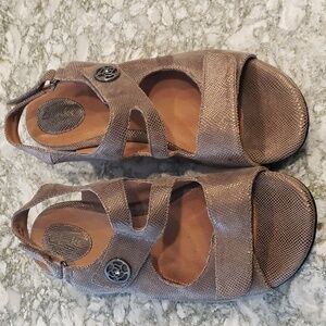 Clarks Artisan Brown bronze Shimmer velcro closure leather sandals